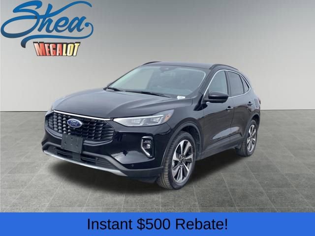 Used 2023 Ford Escape Platinum image 1