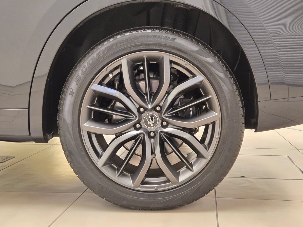 Certified 2024 Maserati Levante GT Ultima AWD/4WD image 15