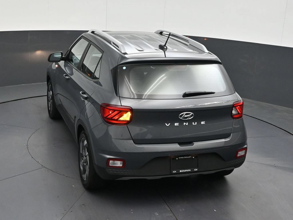 Used 2024 Hyundai Venue SEL FWD image 18