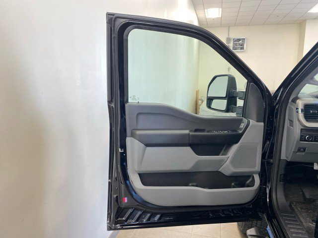 New 2026 Ford F250 XL w/ XL Chrome Package image 9