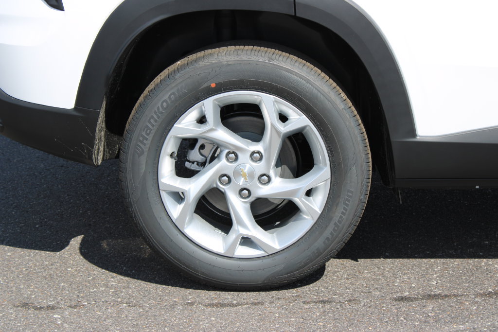 New 2026 Chevrolet Trax LS w/ LS Convenience Package FWD image 13