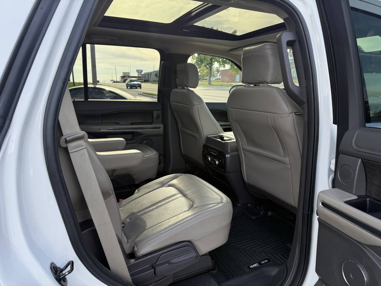 Used 2020 Ford Expedition Limited w/ Equipment Group 302A AWD/4WD image 12