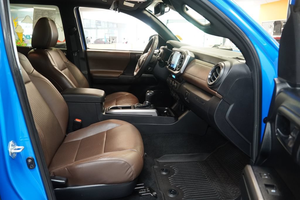 Used 2021 Toyota Tacoma Limited AWD/4WD image 36