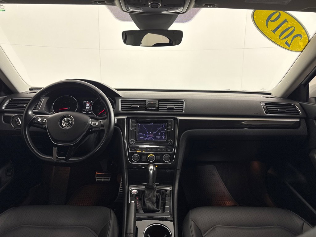 Used 2019 Volkswagen Passat 2.0T SE R-Line image 25