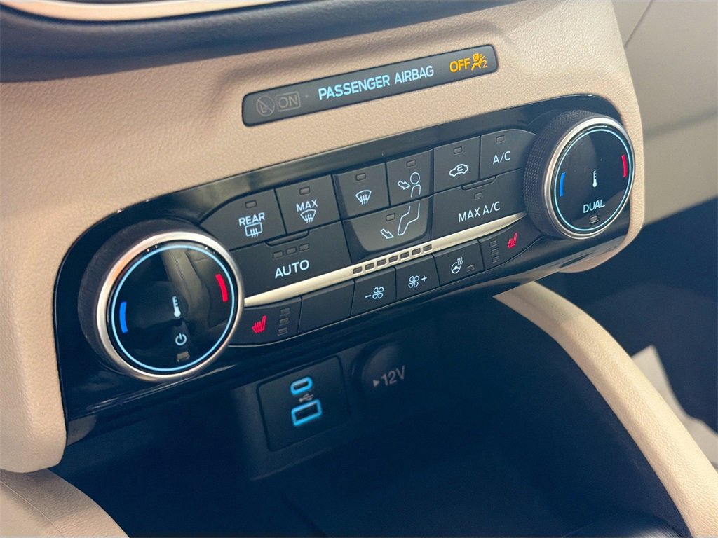 Used 2022 Ford Escape SEL image 18