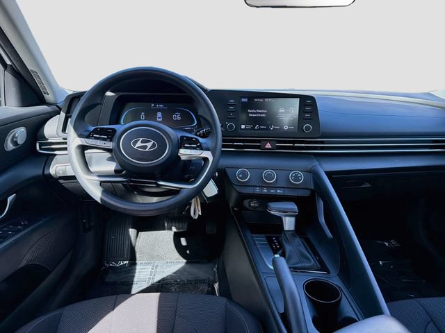 Certified 2024 Hyundai Elantra SE FWD image 21