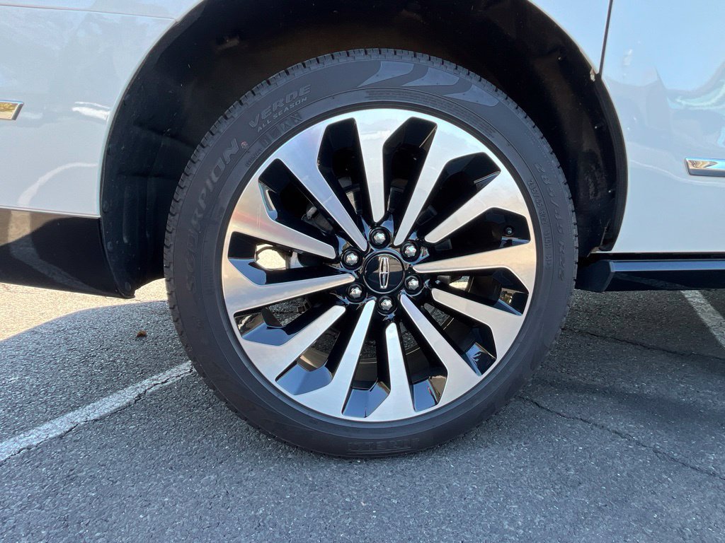 Used 2024 Lincoln Navigator L Reserve AWD/4WD image 12