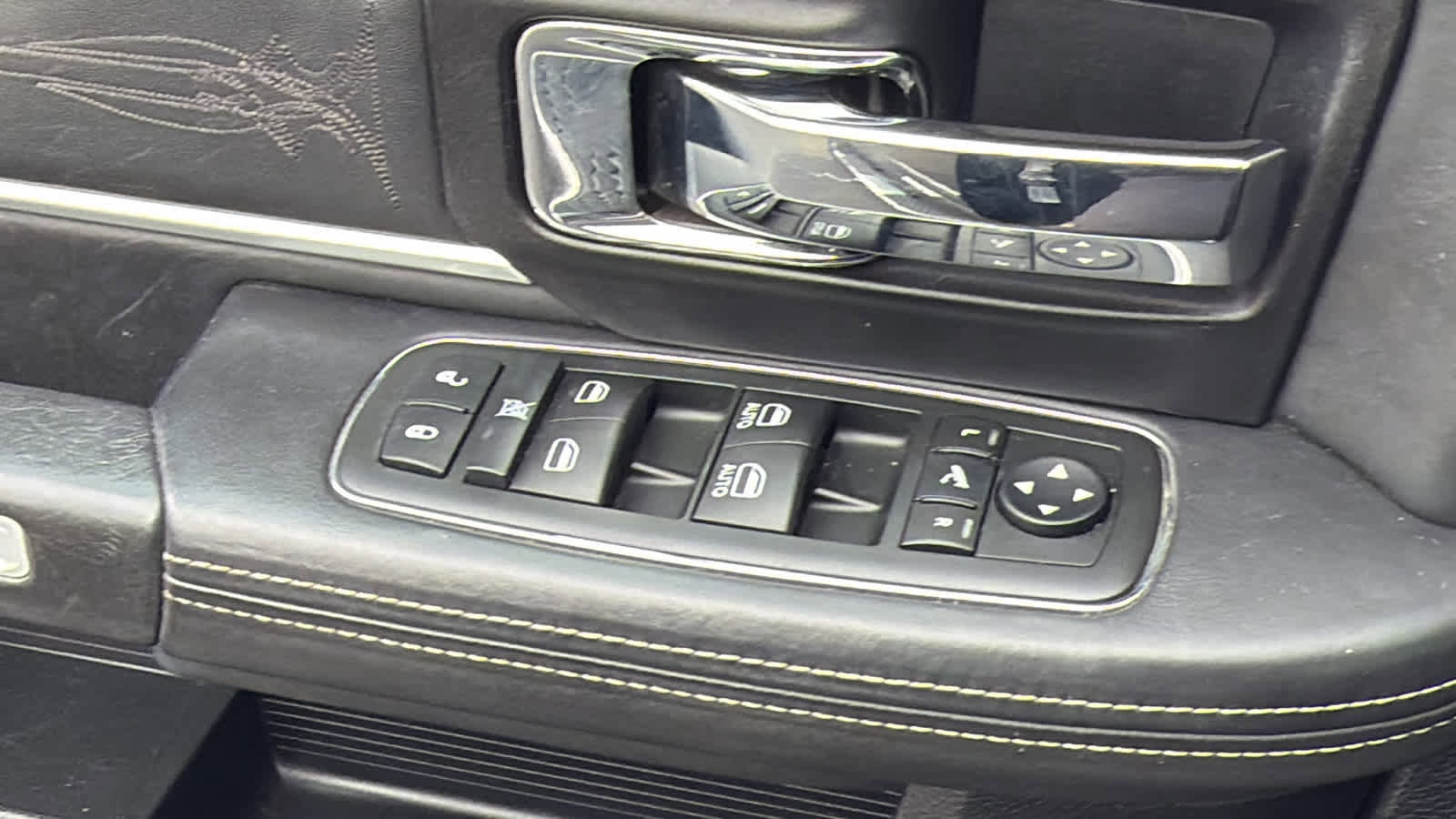 Used 2015 RAM 2500 Limited image 22