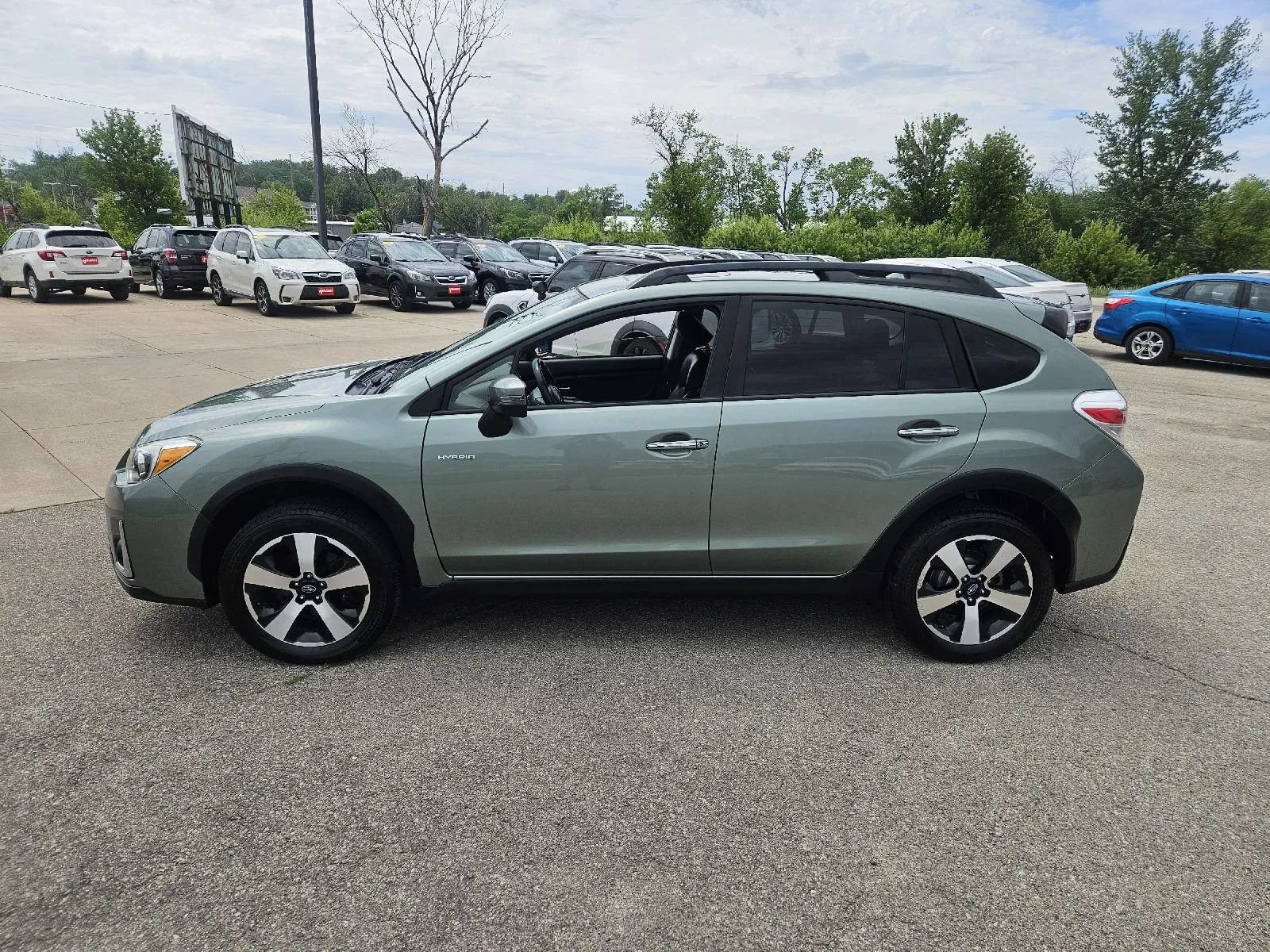 Used 2016 Subaru Crosstrek Touring AWD/4WD image 4