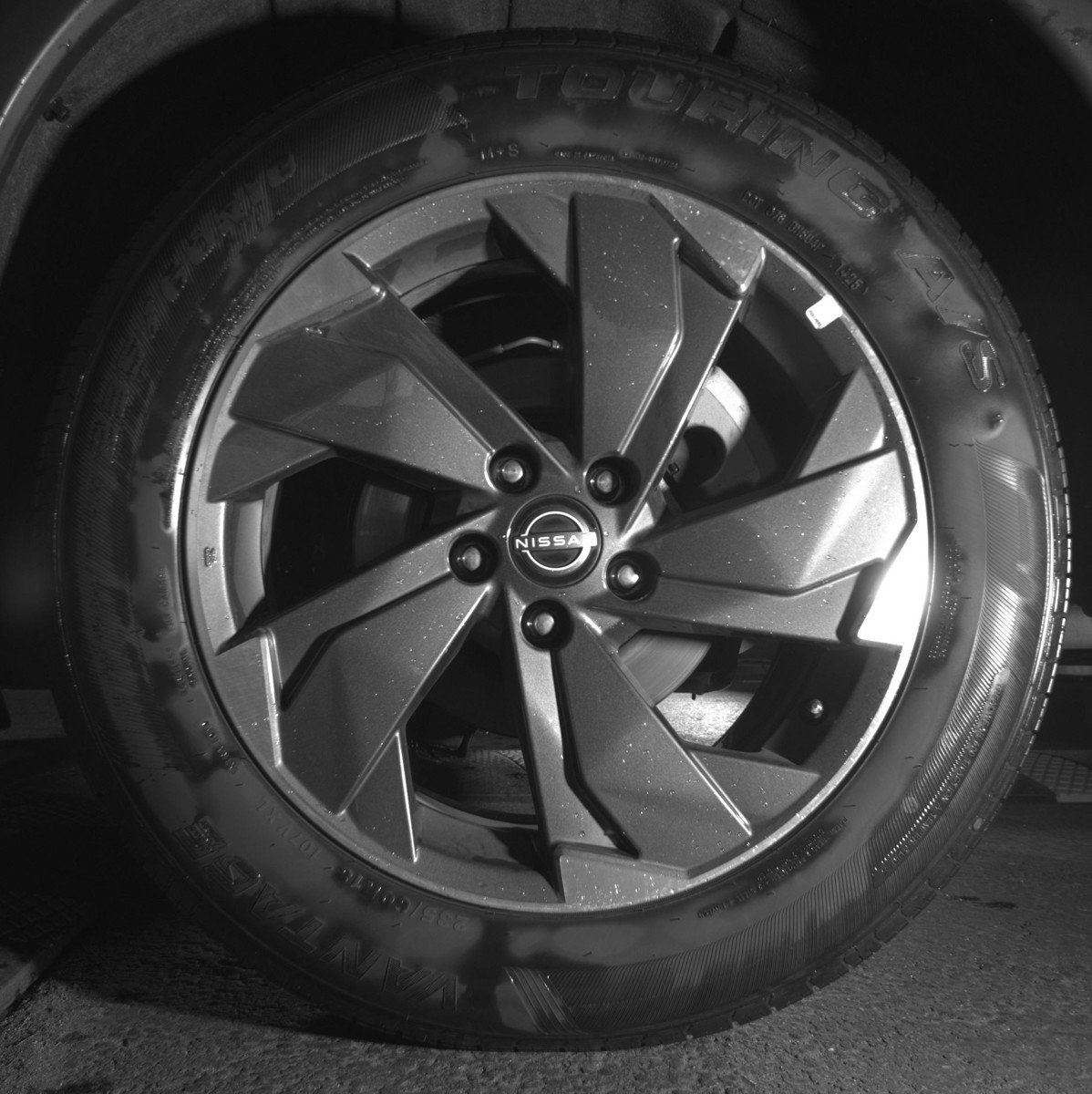 Used 2025 Nissan Rogue SV image 14