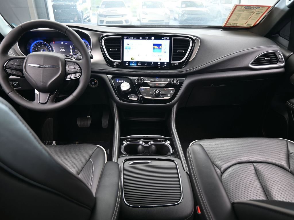 Used 2024 Chrysler Pacifica Limited w/ S Appearance Package image 44