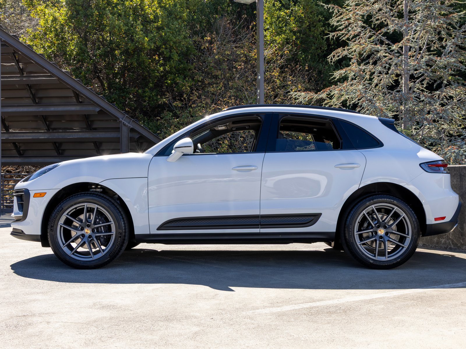 New 2026 Porsche Macan image 2