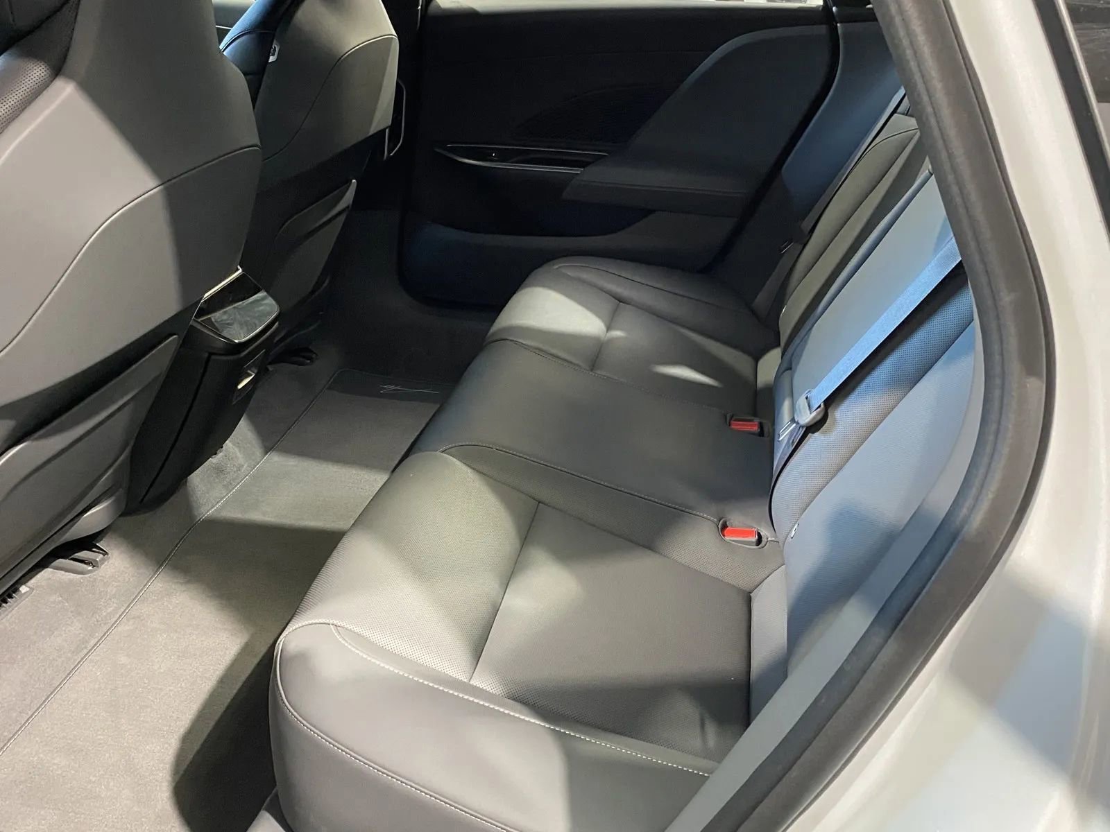 Used 2024 Lucid Air Touring image 9