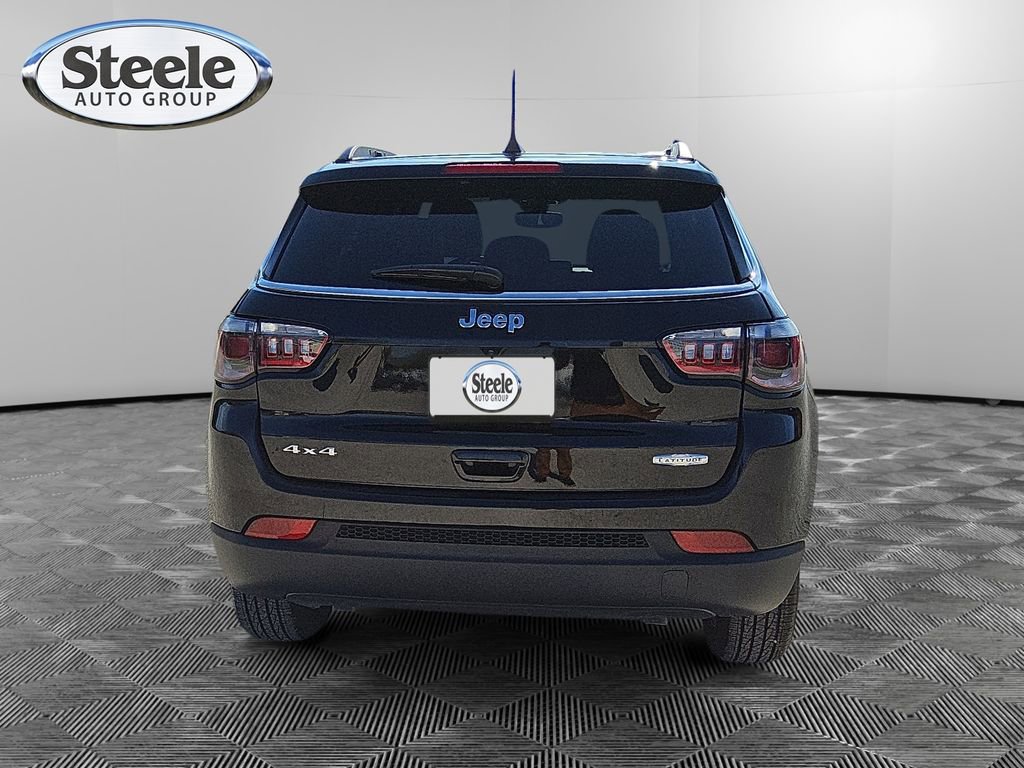 Used 2025 Jeep Compass Latitude image 4