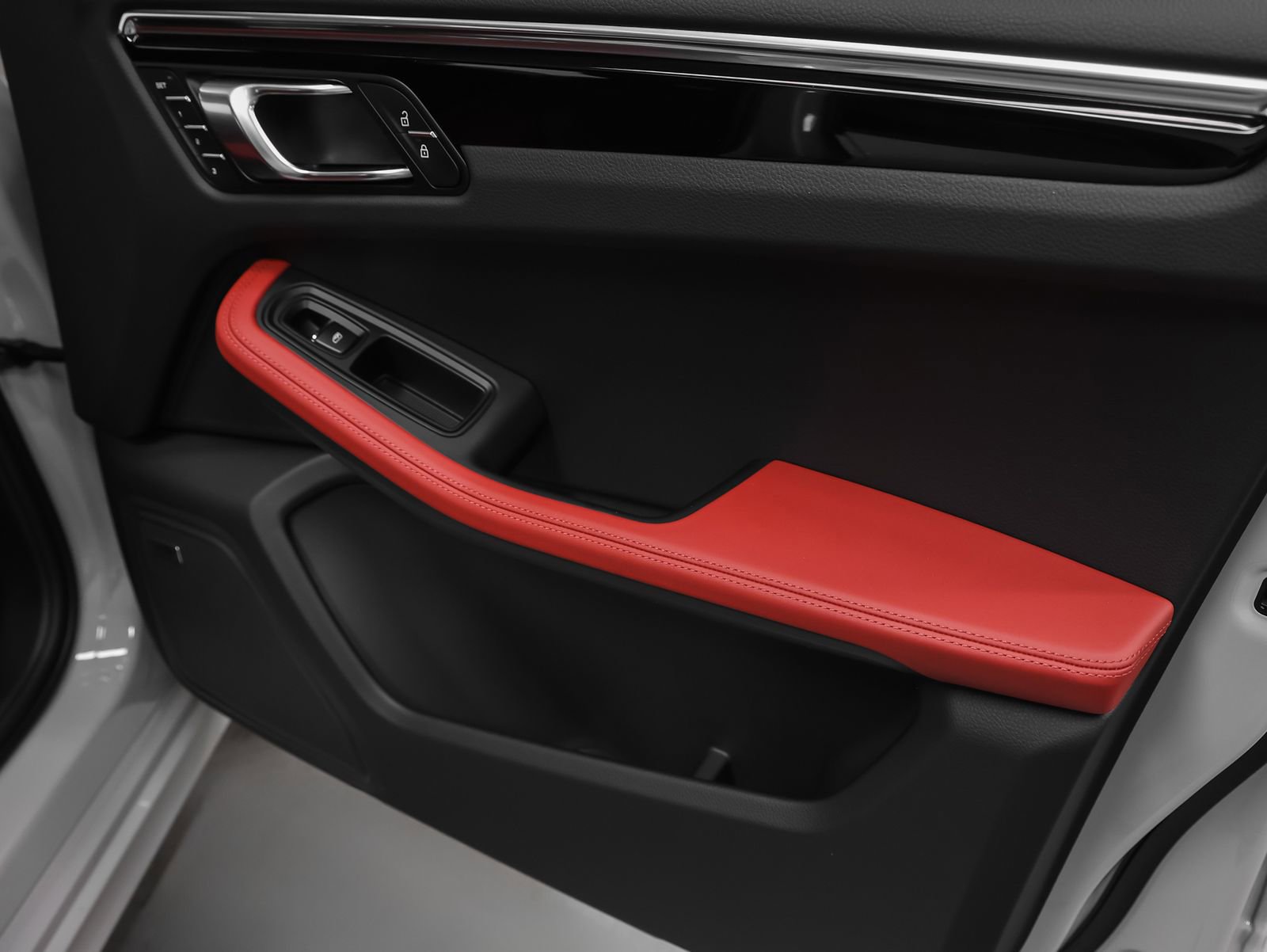 New 2026 Porsche Macan image 25