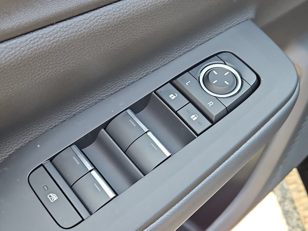 New 2027 Toyota Prius Plug-In Hybrid FWD image 18