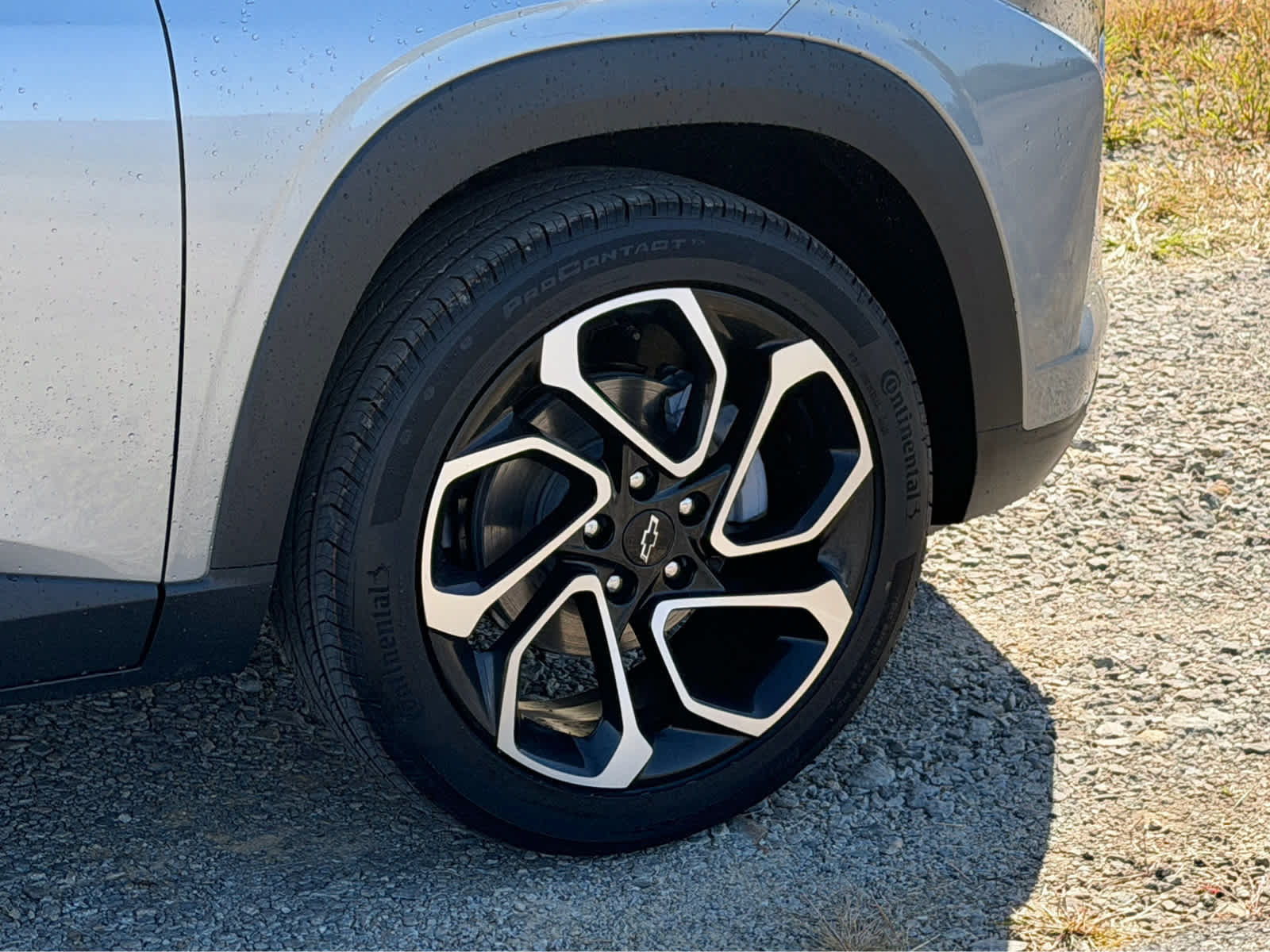 New 2026 Chevrolet Trax RS w/ Sunroof Package FWD image 2