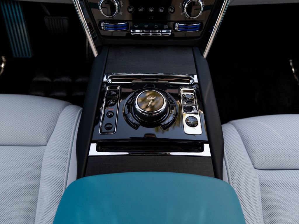 New 2026 Rolls-Royce Cullinan AWD/4WD image 36