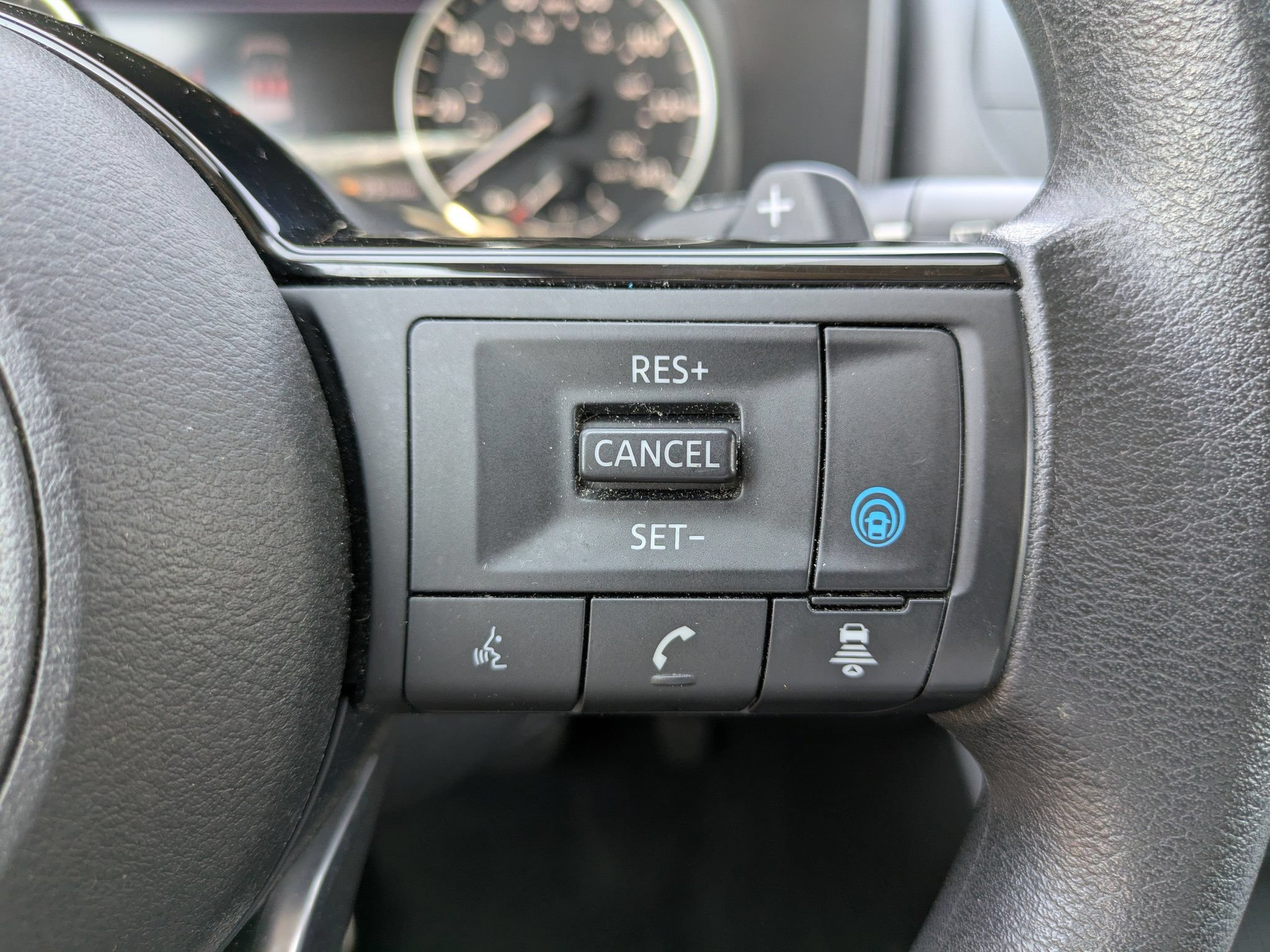 Used 2023 Nissan Rogue SV AWD/4WD image 25