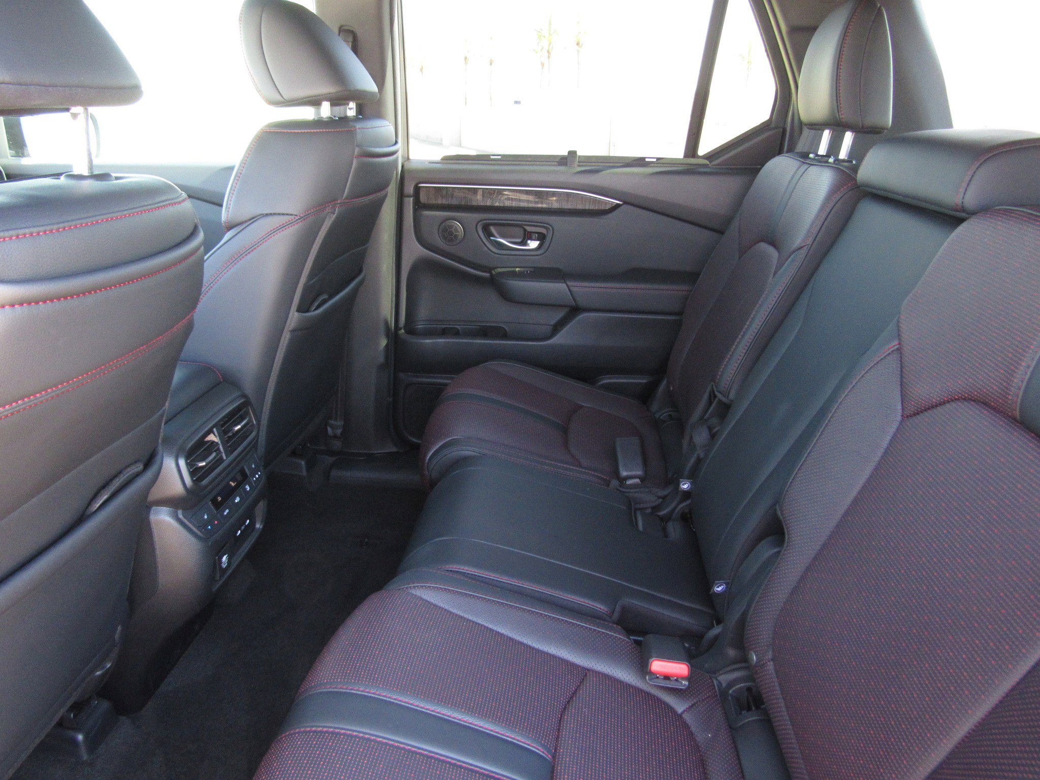 Used 2025 Honda Pilot Black Edition image 15