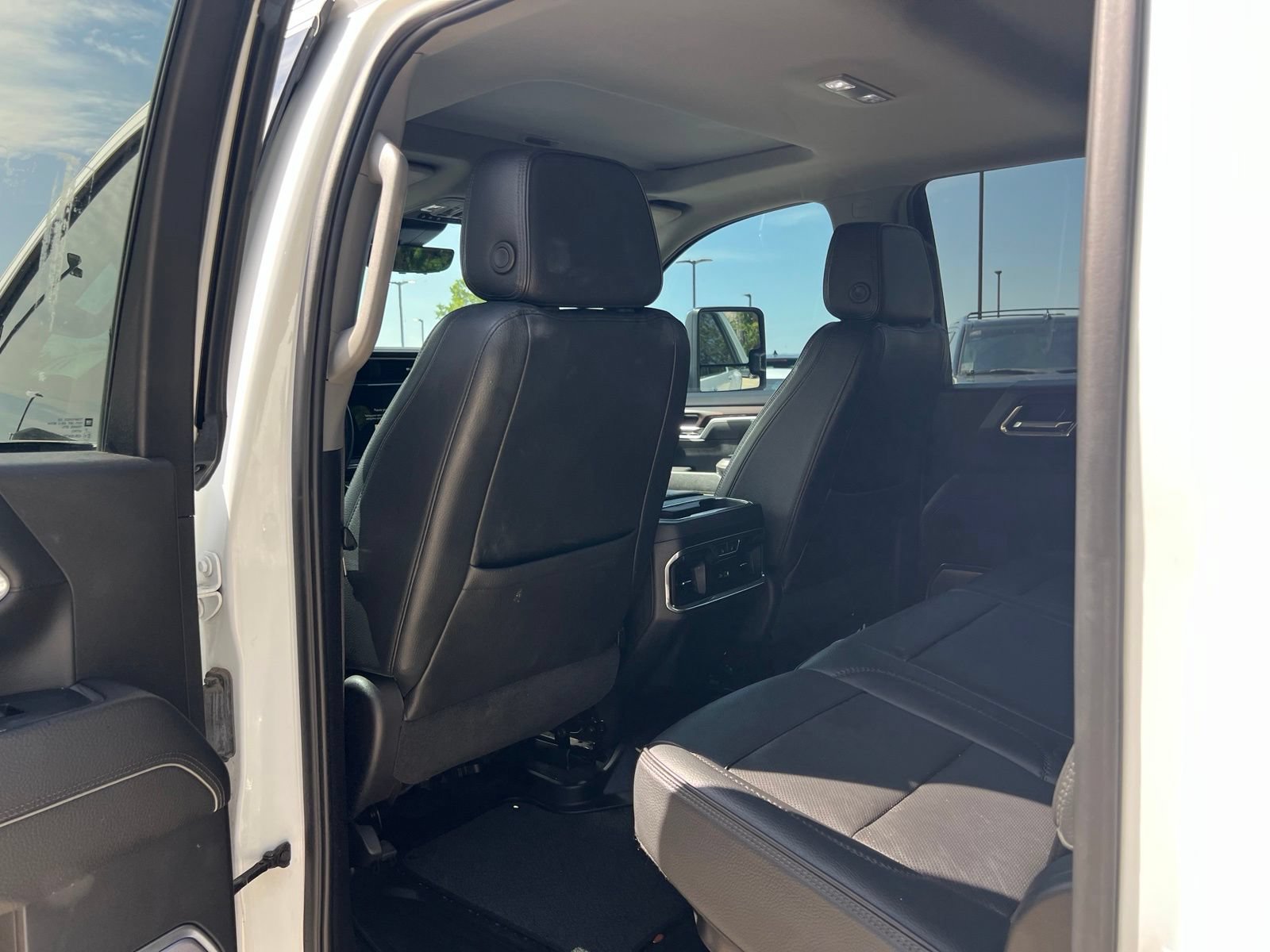 Used 2024 GMC Sierra 3500 Denali w/ Denali Reserve Package AWD/4WD image 17