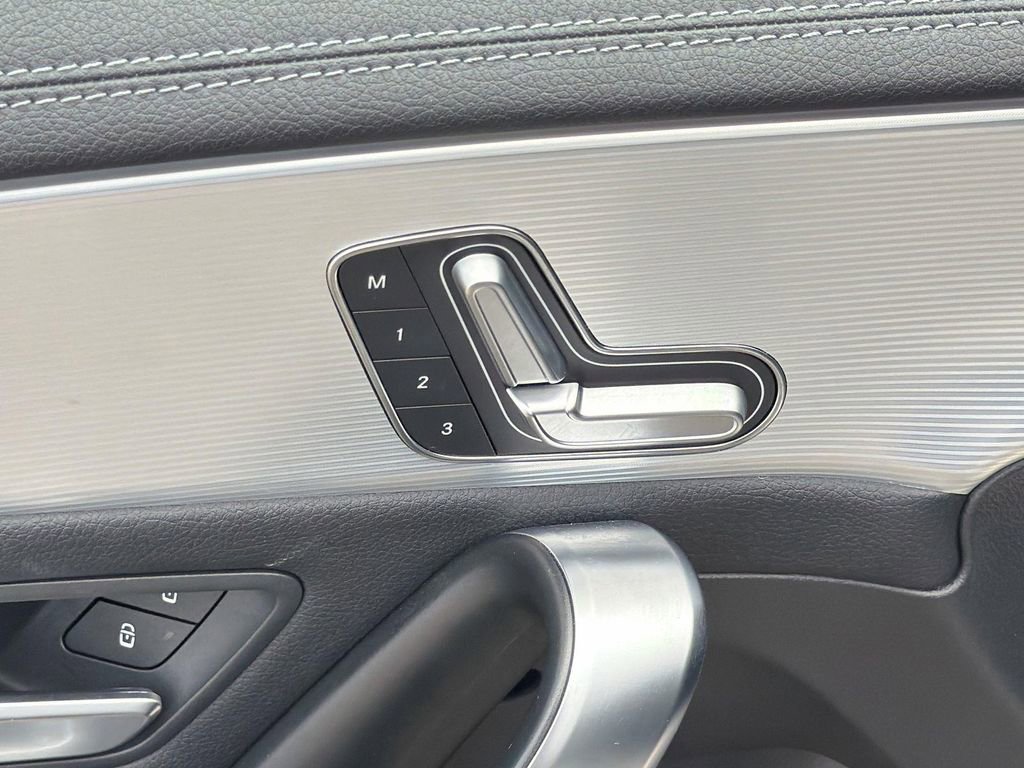 Used 2023 Mercedes-Benz CLA 250 image 22