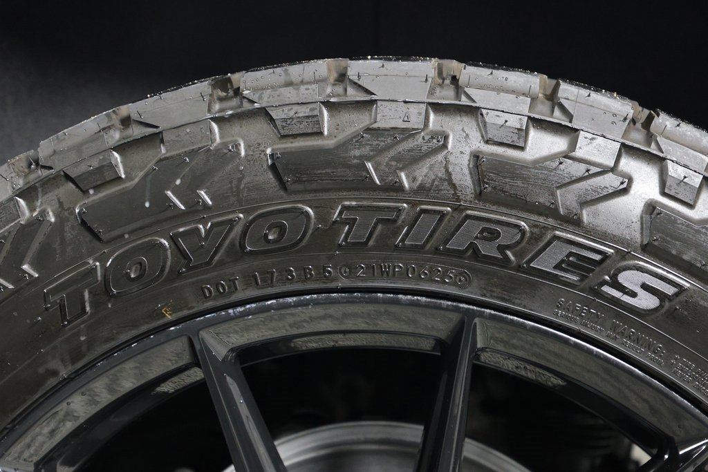 Used 2026 GMC Yukon Denali w/ Sun & Power Step Package image 46