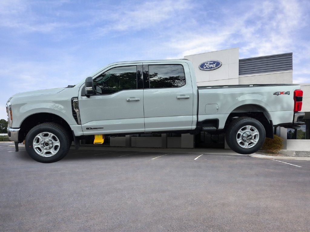 New 2026 Ford F350 XLT w/ XLT Premium Package AWD/4WD image 2