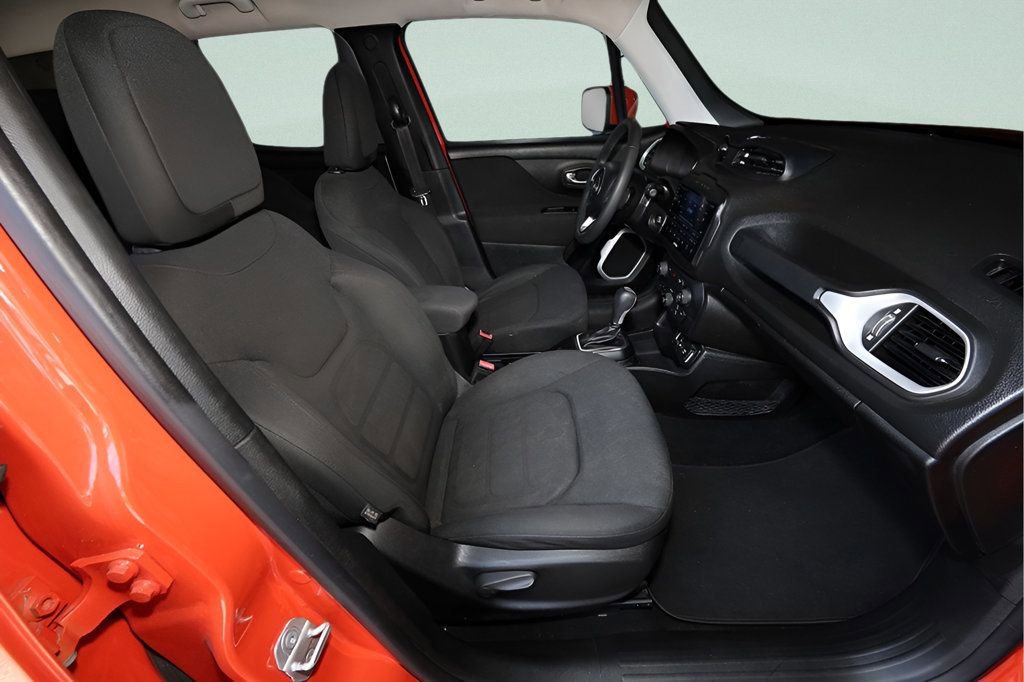 Used 2018 Jeep Renegade Latitude FWD image 12