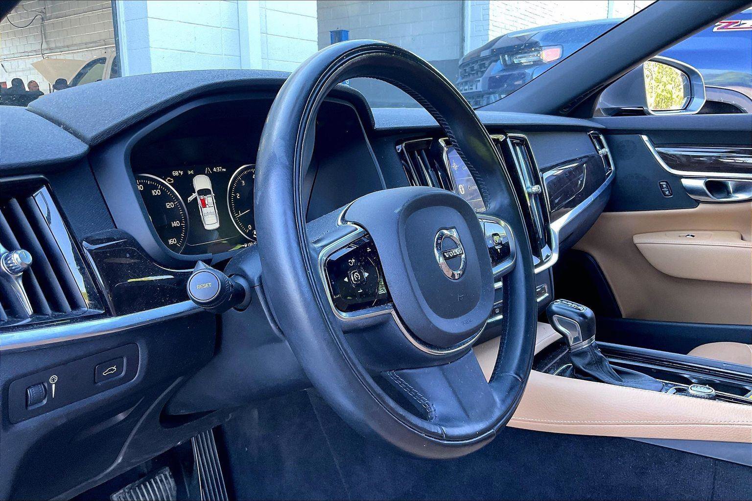 Used 2019 Volvo S90 T5 Momentum image 6