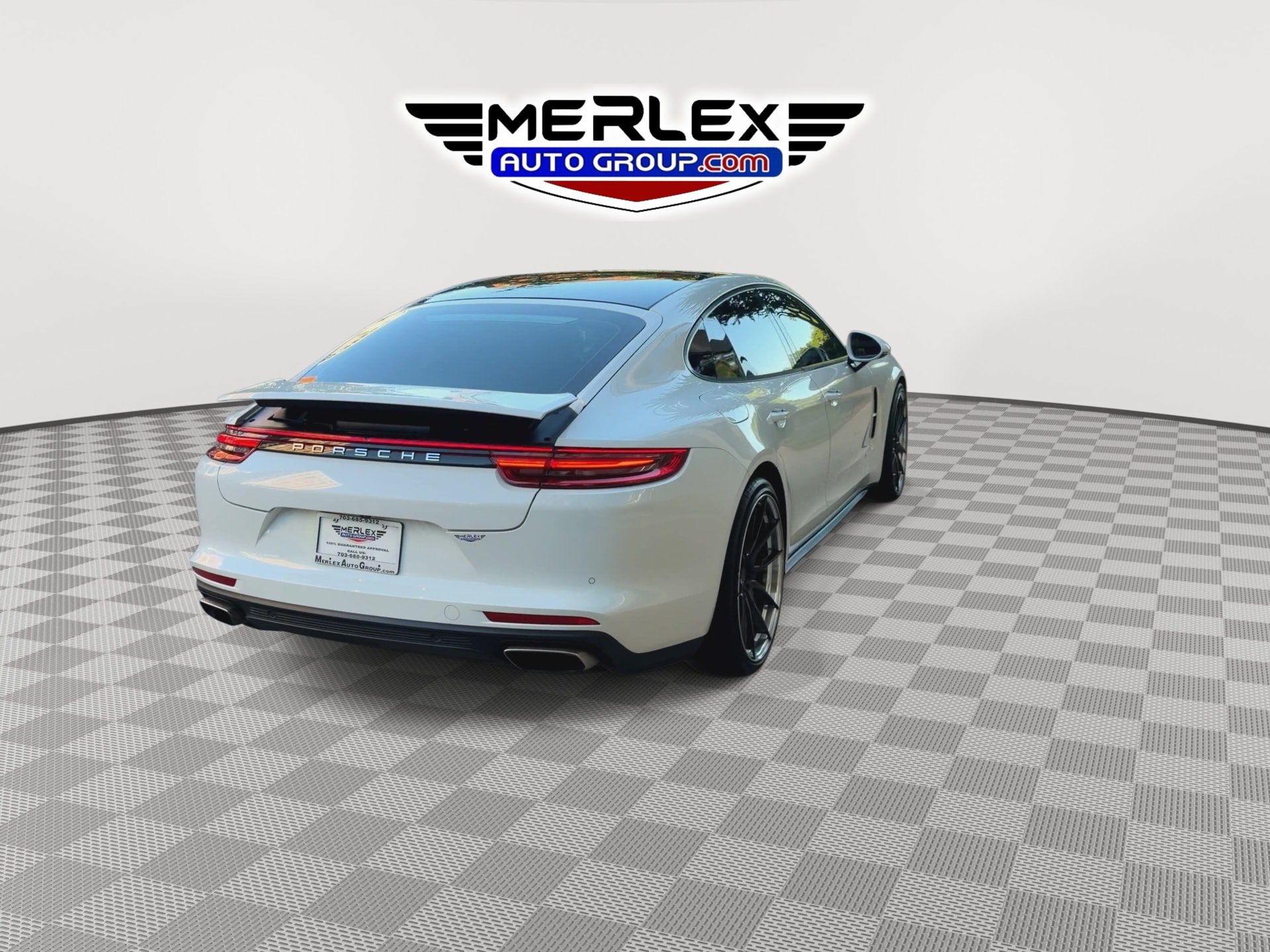 Used 2018 Porsche Panamera RWD image 7