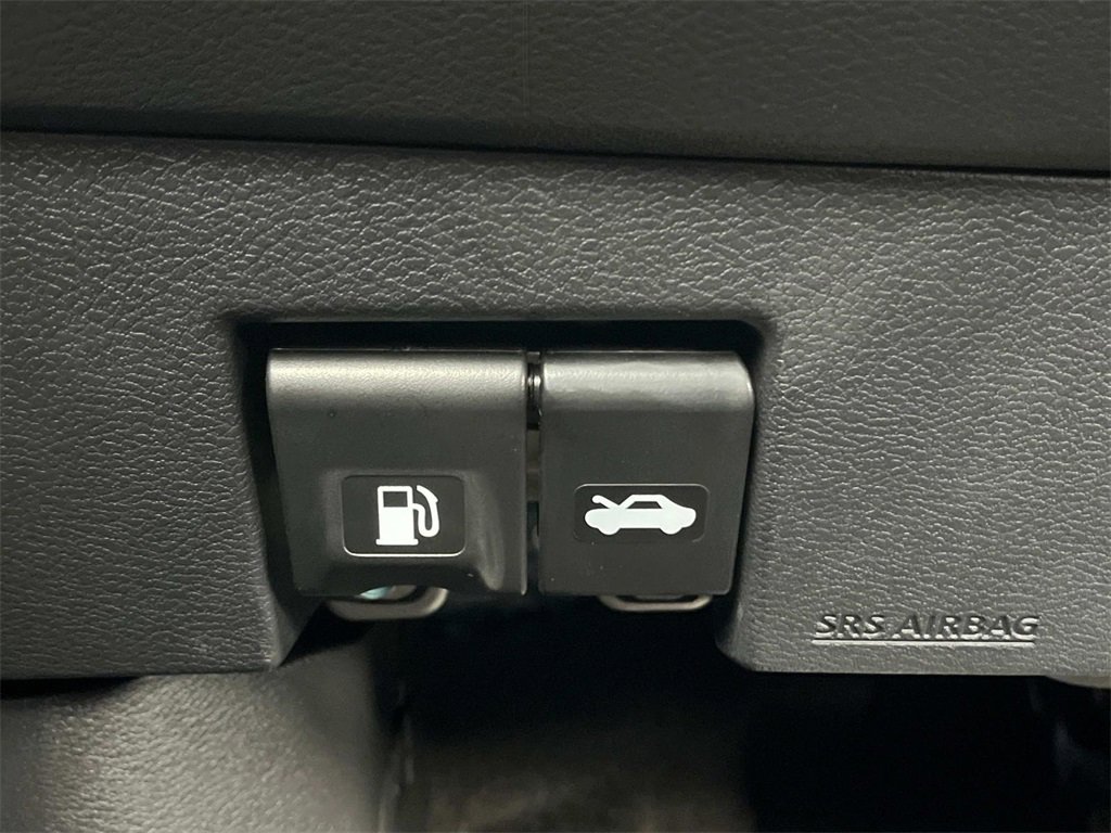 Used 2025 Nissan Versa SR w/ Trunk Package image 37