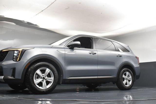 Certified 2025 Kia Sorento LX image 35