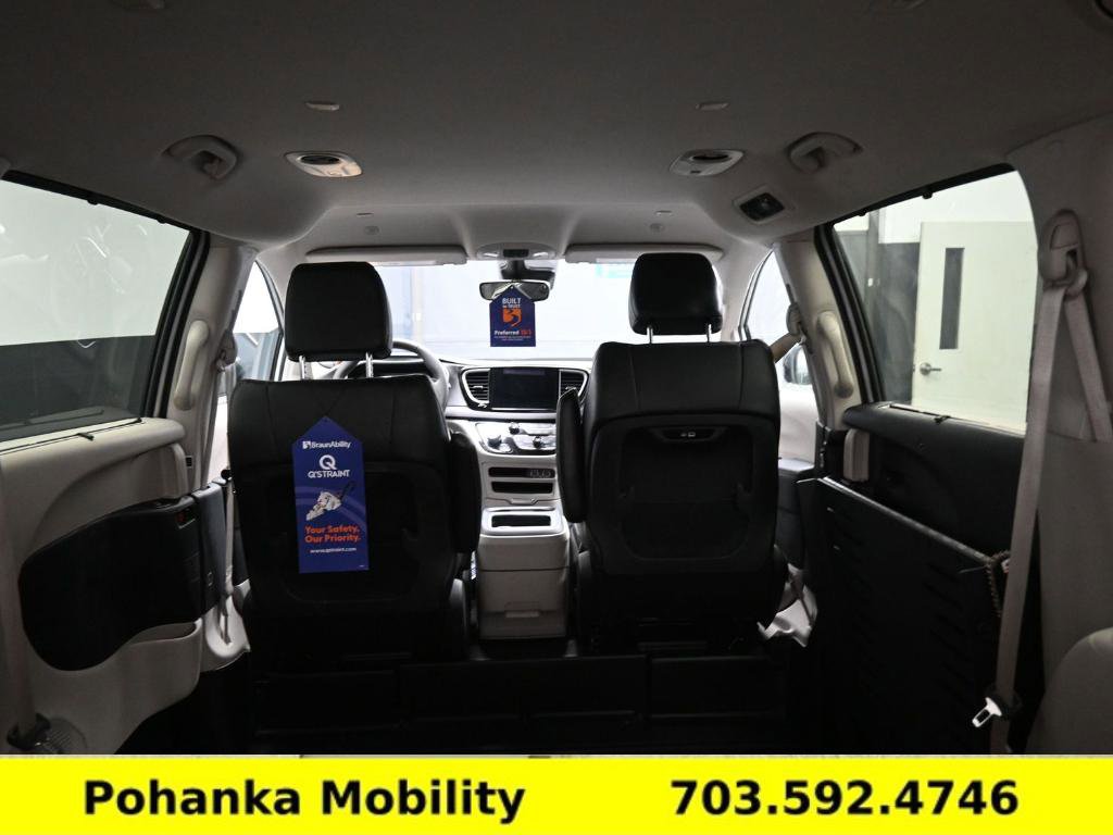 Used 2024 Chrysler Pacifica Touring-L image 7