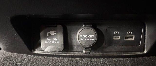 Used 2021 Nissan Armada SL w/ Captain's Chairs Package RWD image 16