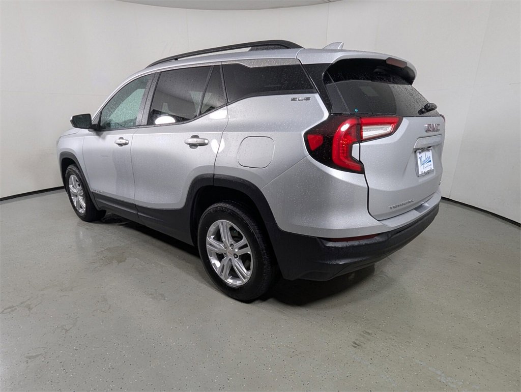 Used 2022 GMC Terrain SLE w/ Driver Convenience Package image 5
