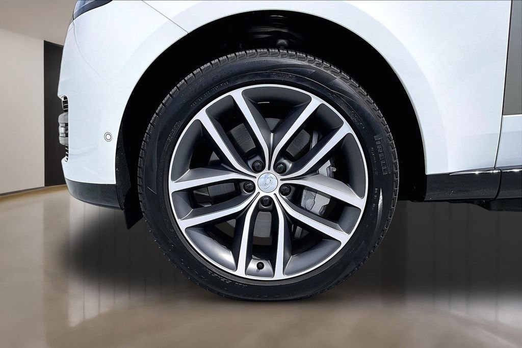 Used 2025 Land Rover Range Rover SE image 32