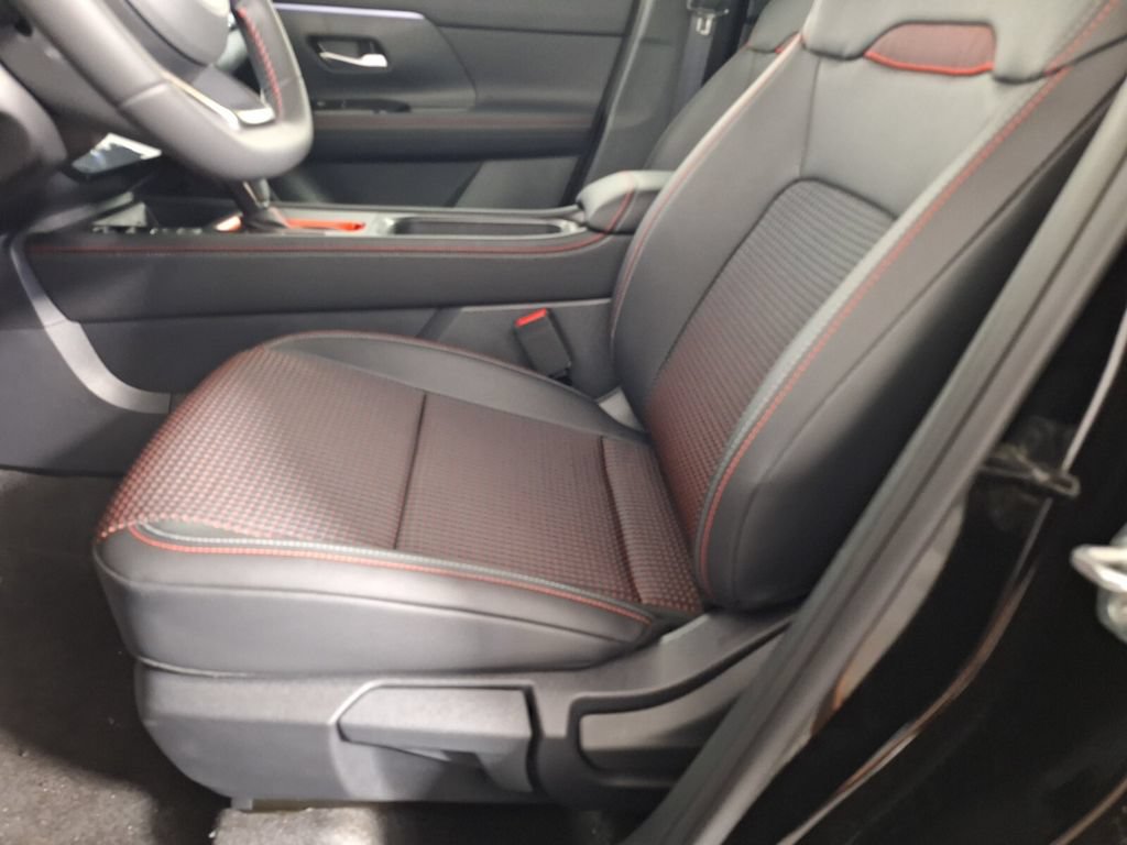 Used 2026 Nissan Kicks SR FWD image 28