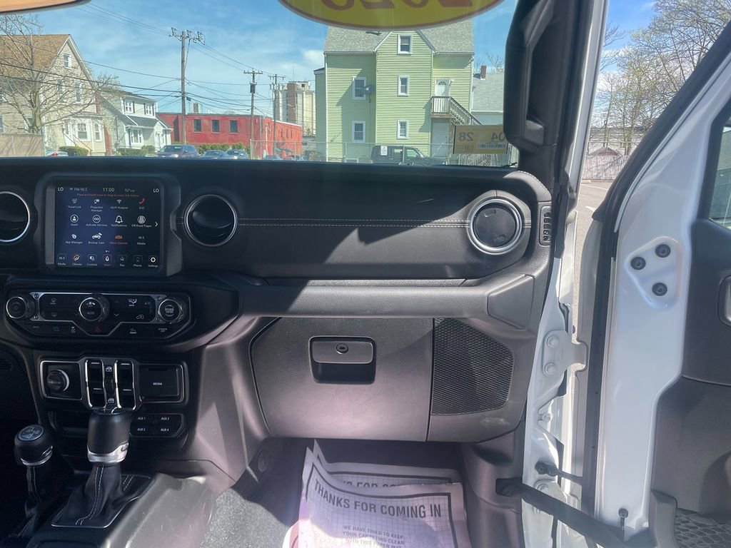 Used 2023 Jeep Wrangler Sahara image 28