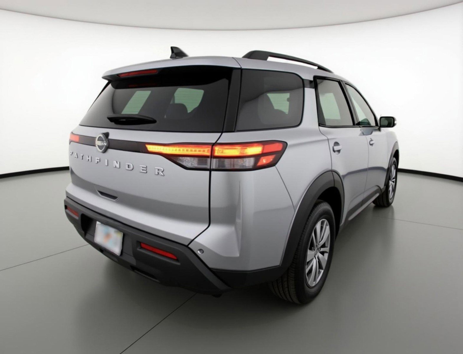 Used 2025 Nissan Pathfinder SV image 7