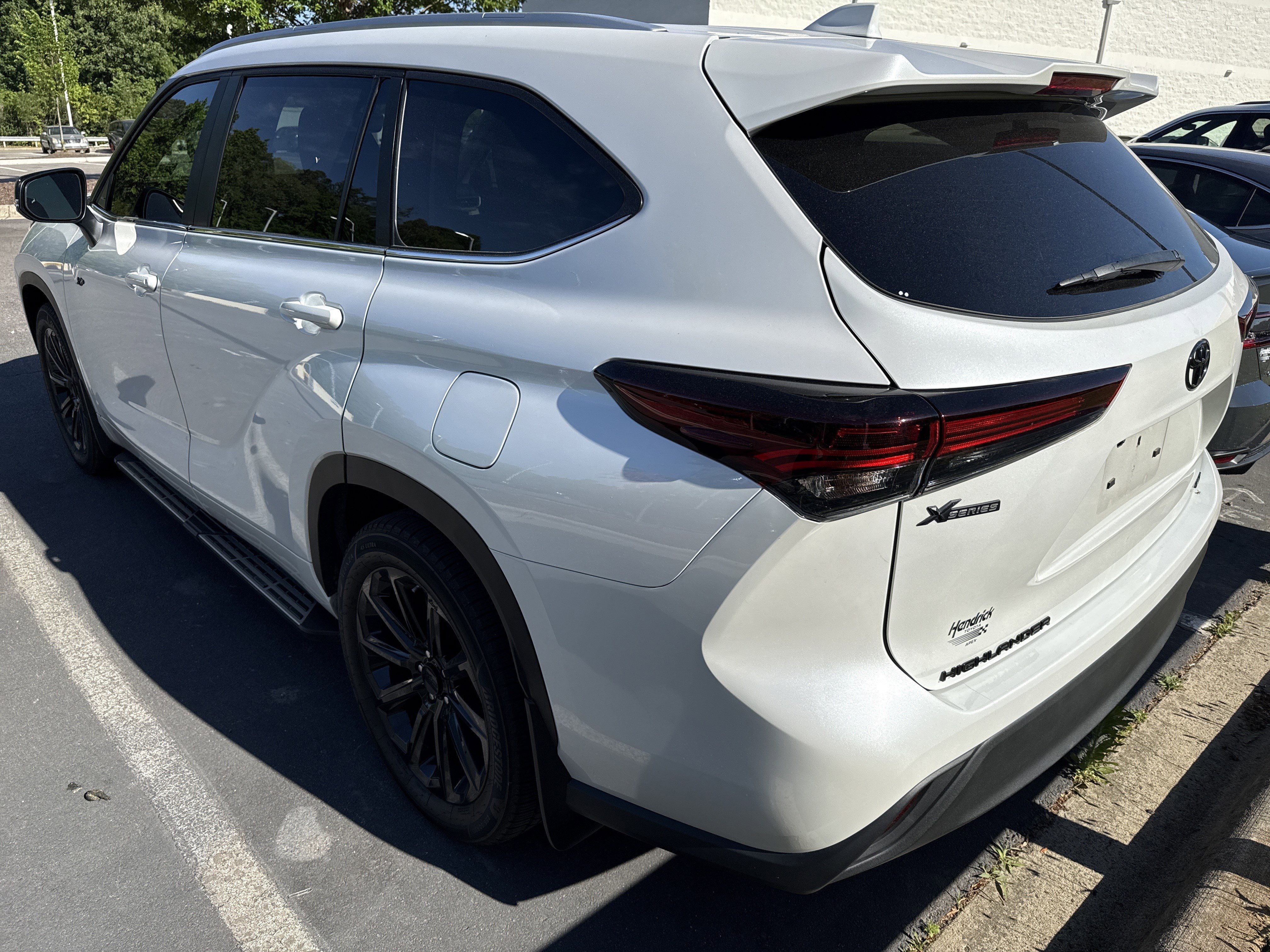 Used 2024 Toyota Highlander XLE FWD image 43