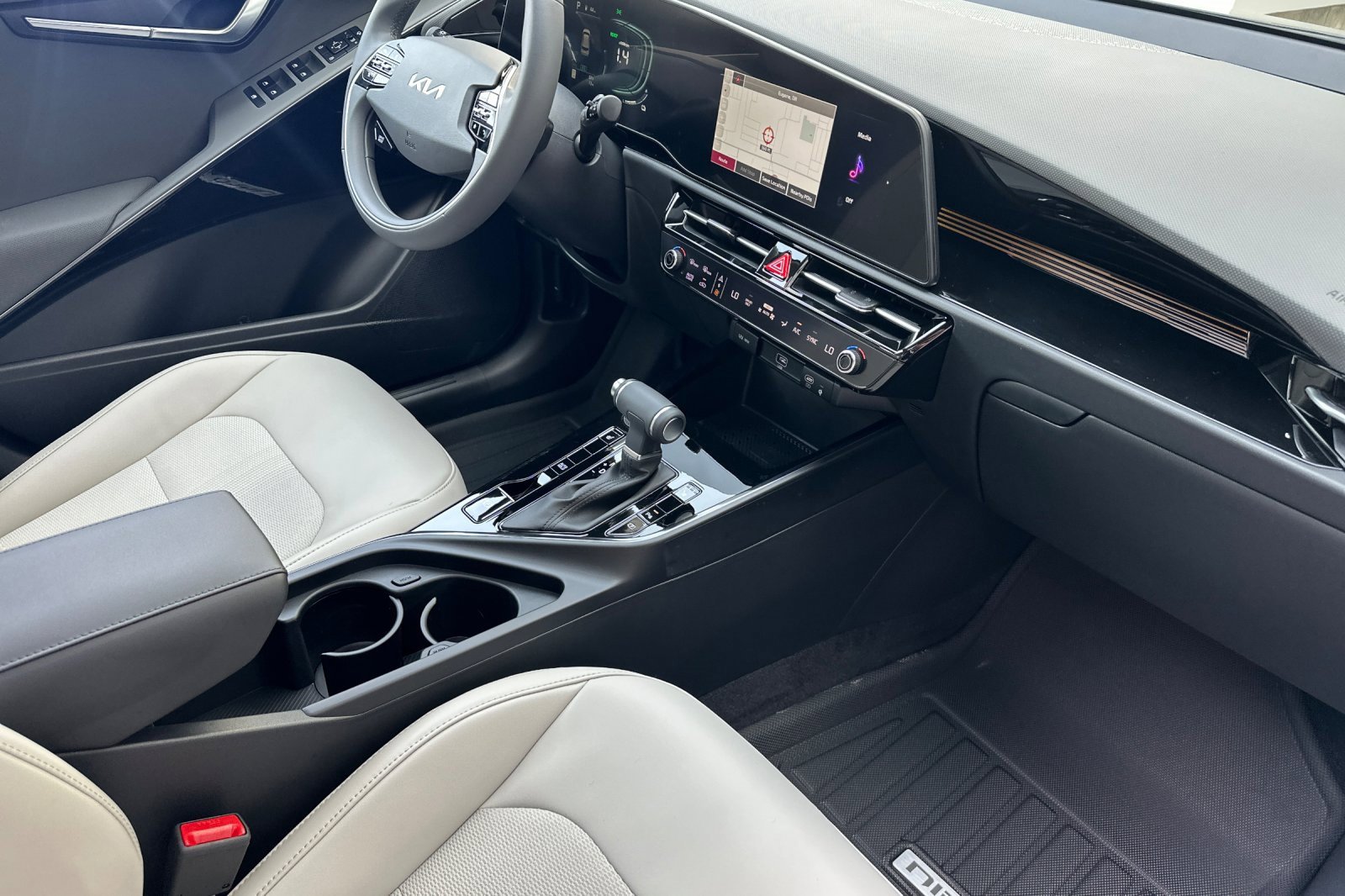 New 2025 Kia Niro EX Touring image 12