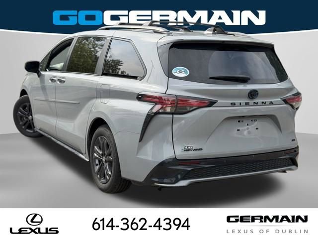 Used 2025 Toyota Sienna XSE w/ XSE Plus Package AWD/4WD image 9