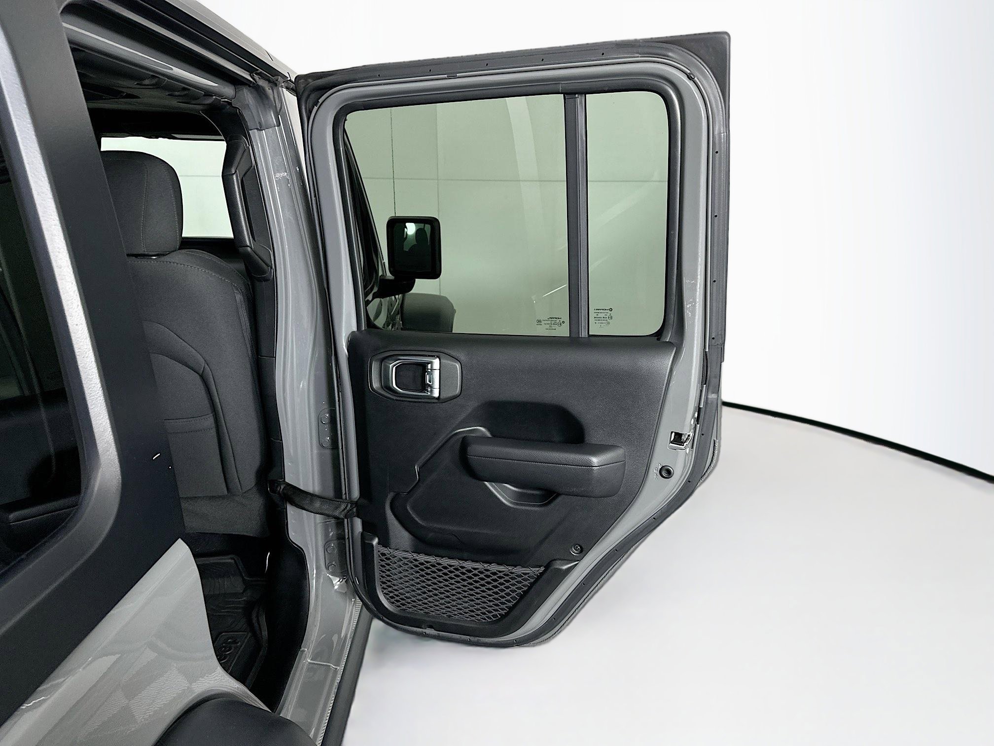 Used 2023 Jeep Wrangler Unlimited AWD/4WD image 30