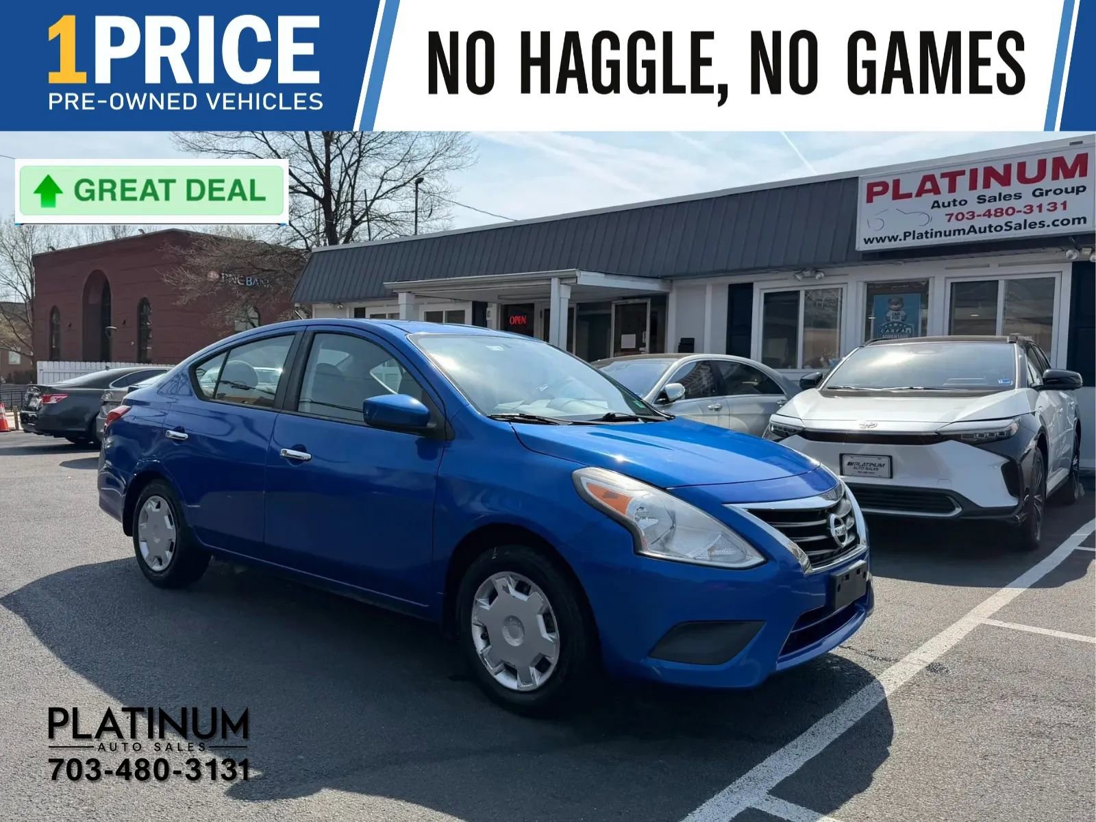 Used 2015 Nissan Versa SV FWD image 1