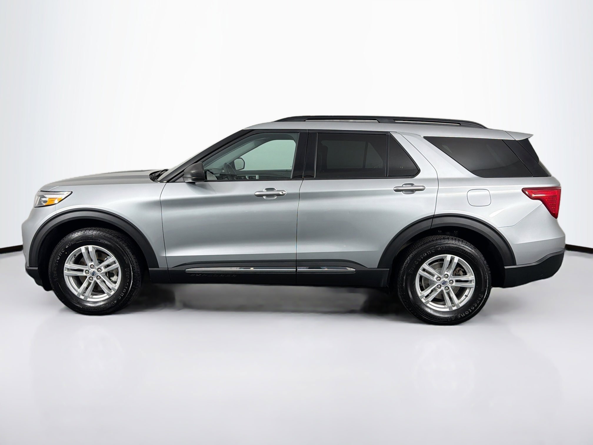 Used 2023 Ford Explorer XLT AWD/4WD image 7