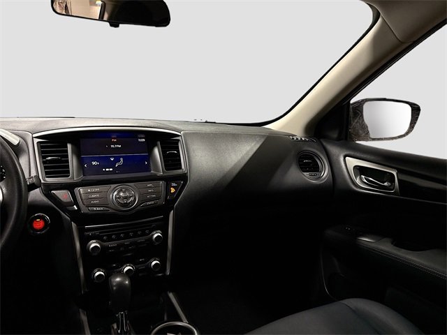 Used 2017 Nissan Pathfinder S image 23
