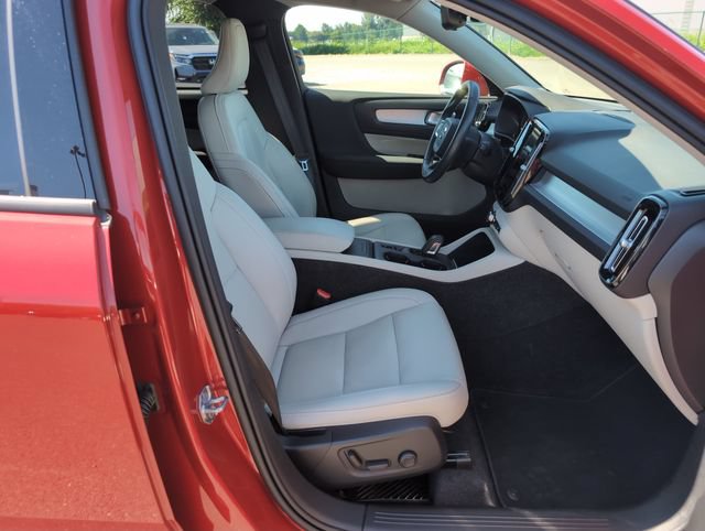 Used 2020 Volvo XC40 T5 Momentum AWD/4WD image 10