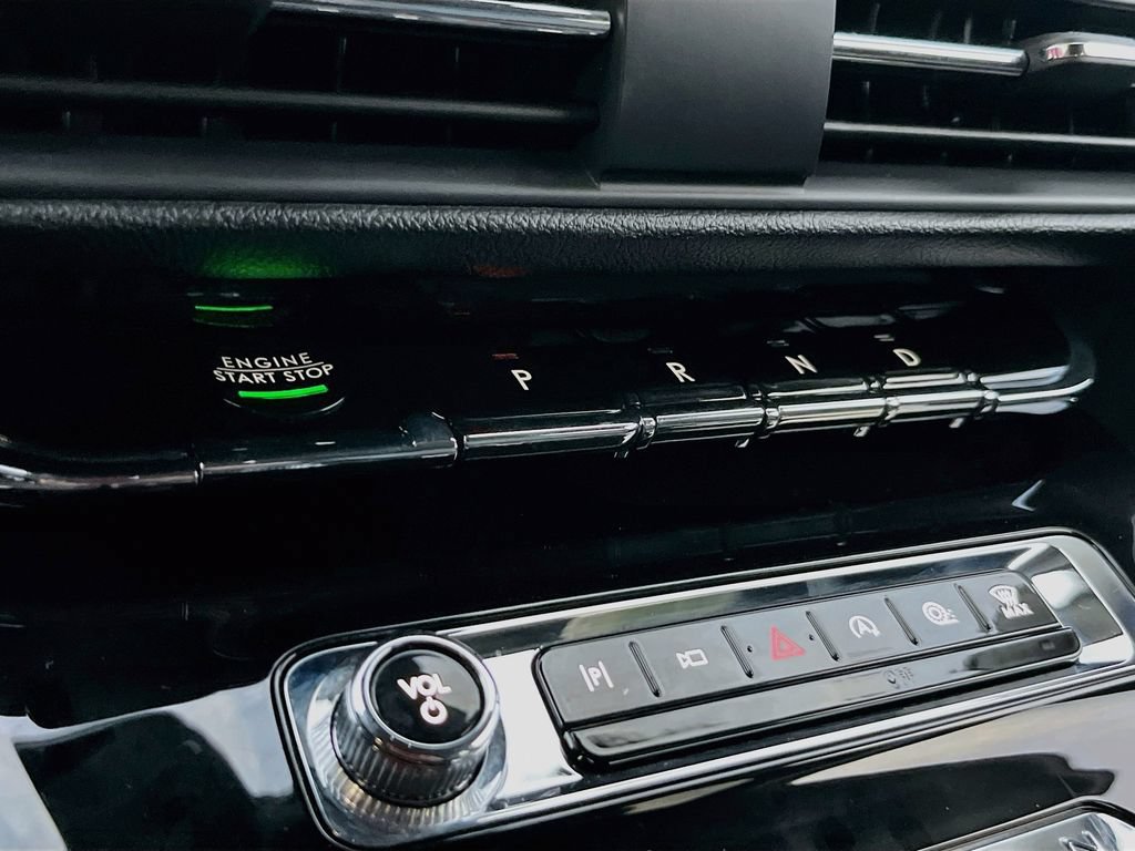 Used 2025 Lincoln Corsair AWD w/ Equipment Group 101A image 16