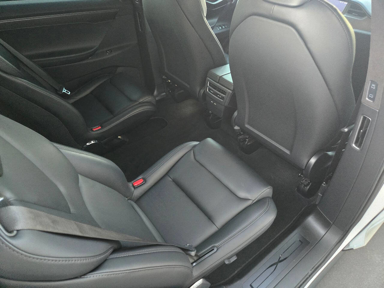 Used 2021 Tesla Model X Performance image 27